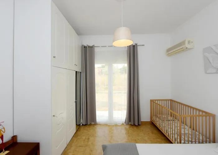 Emerald Private In Rhodes